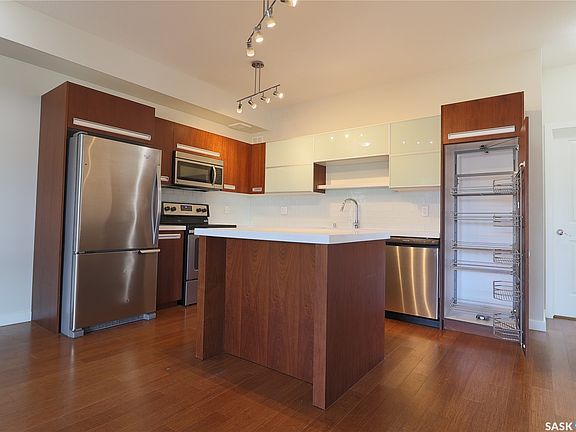 3rd image of 1015 Patrick Crescent #810