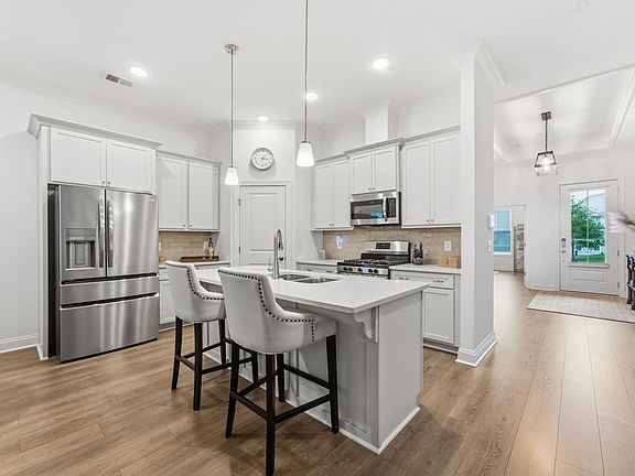 2nd image of 3631 Jacaranda Ln