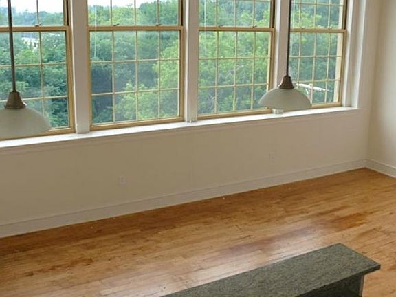 5th image of 175 Maple St #68hcjx1eu