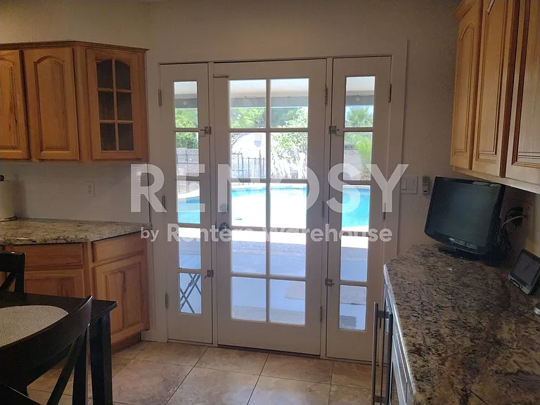 2124 N Lazona Dr — Photo 10