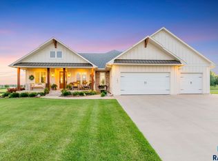 183 Lake Ridge Dr, Wentworth, SD 57075