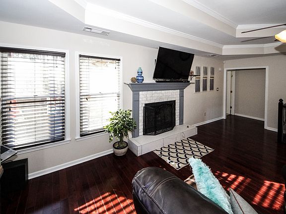 3rd image of 50 Indian Bluff Dr