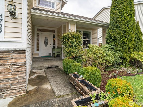 3rd image of 4729 Okanogan Drive SE