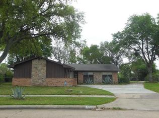 10039 Old Orchard Rd, La Porte, TX 77571