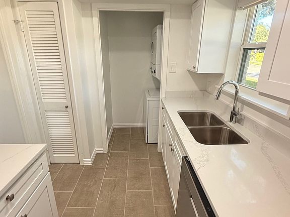 4th image of 3933 Inwood Rd APT 1023