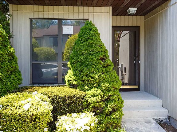4th image of 40 Maplewood Ct