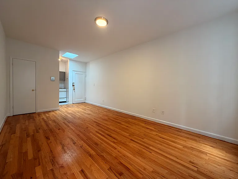 1473 1st Ave #3D — Photo 3