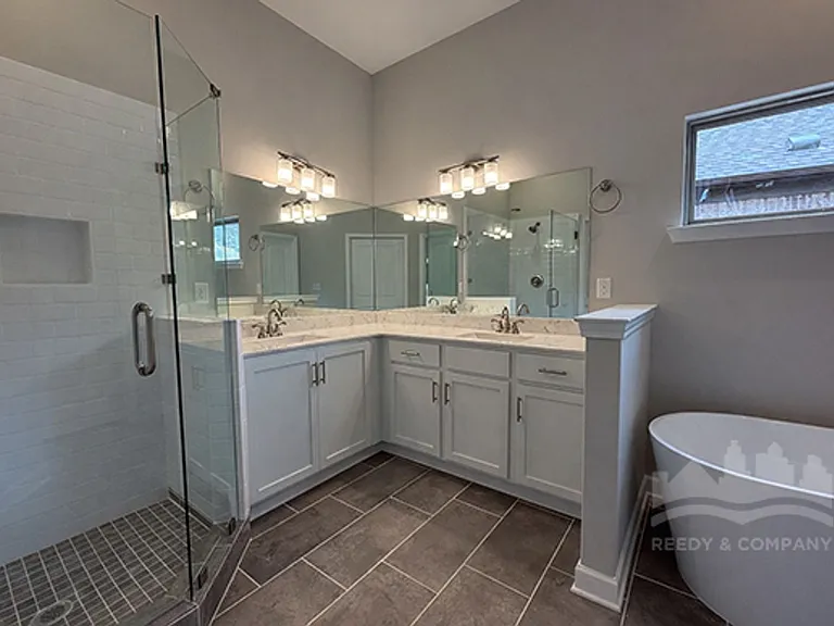 480 Maple St — Photo 11