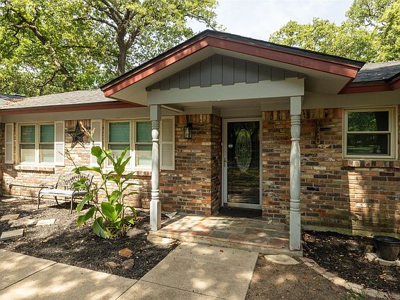 2nd image of 637 Post Oak Dr