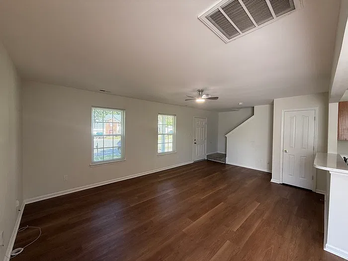 3 bed, 2.5 bath, 1568 sqft, $1,800 — Photo 4