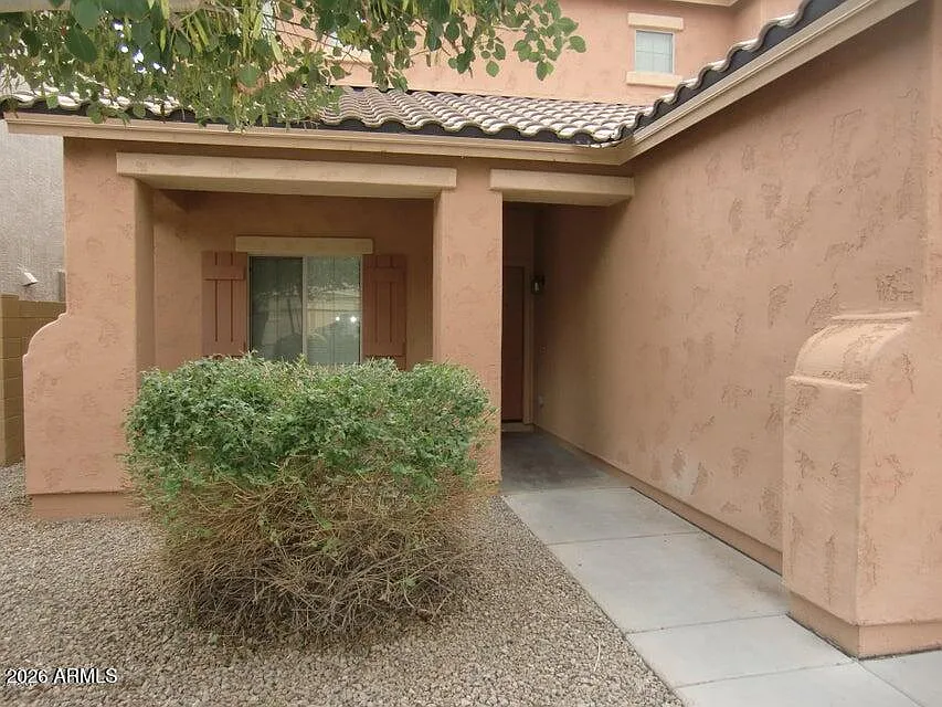 4 bed, 2.5 bath, 2368 sqft, $2,100 — Photo 3