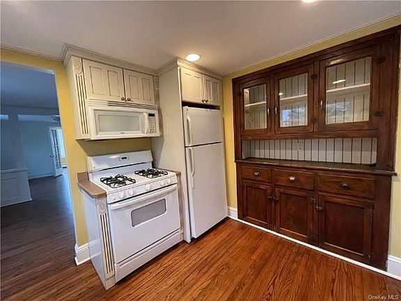 4th image of 32 Vine St