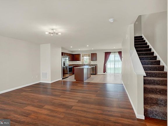 4th image of 3410 Summer Dr