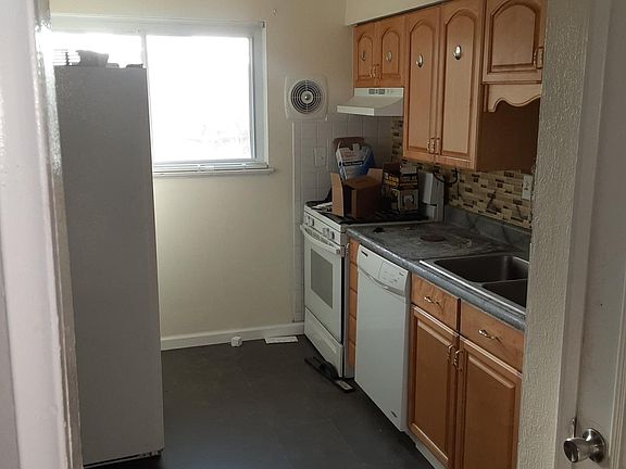 2nd image of 7103 Clover Ln