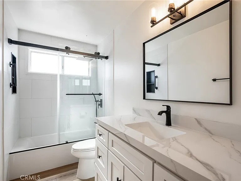972 W 14th St #3 — Photo 8