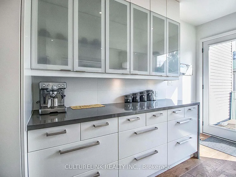 121 Montrose Ave #1 — Photo 10