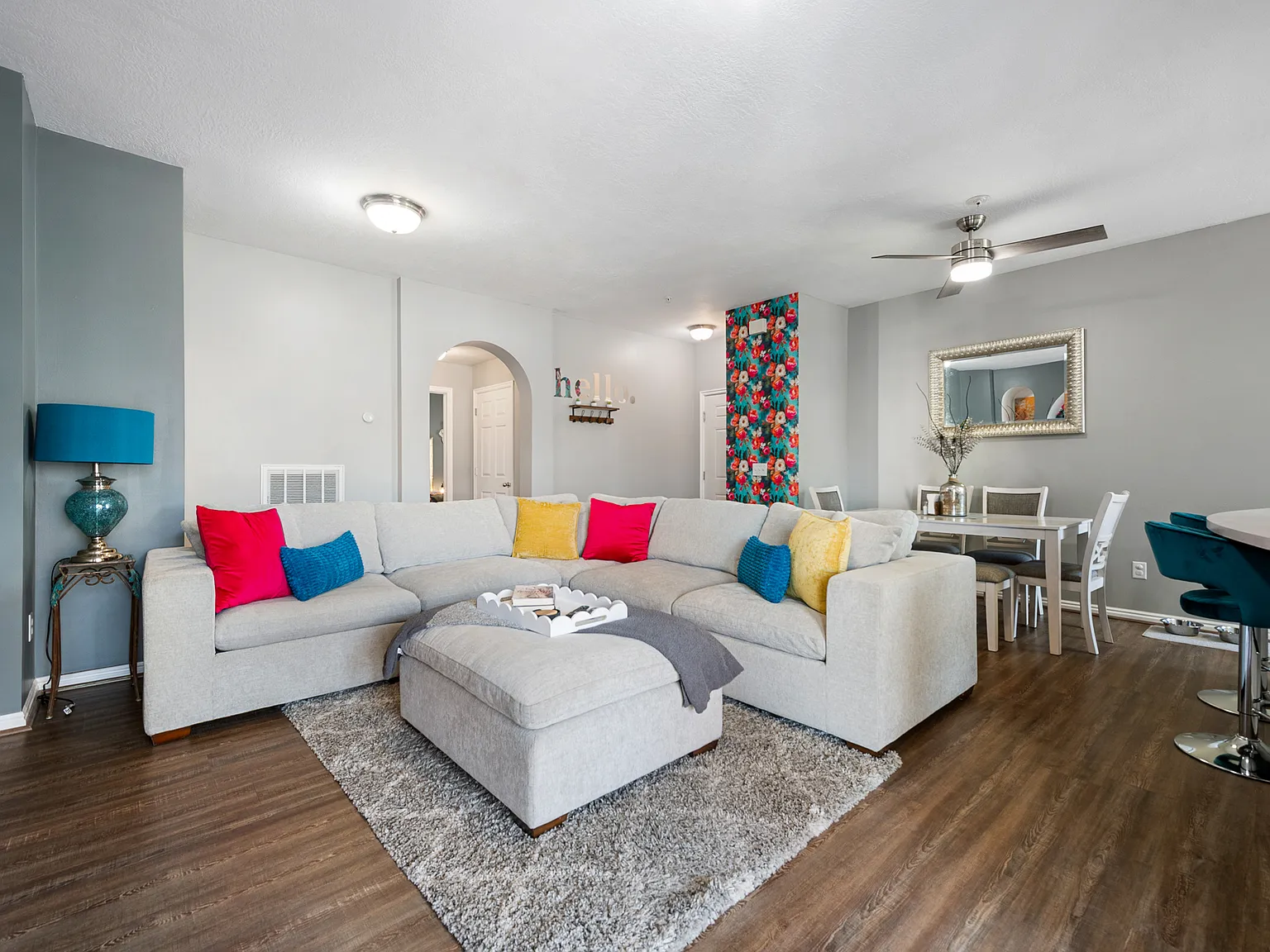 3 bed, 1200 sqft, $3,200 — Photo 2