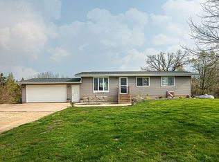 19981 248th St, Manchester, IA 52057