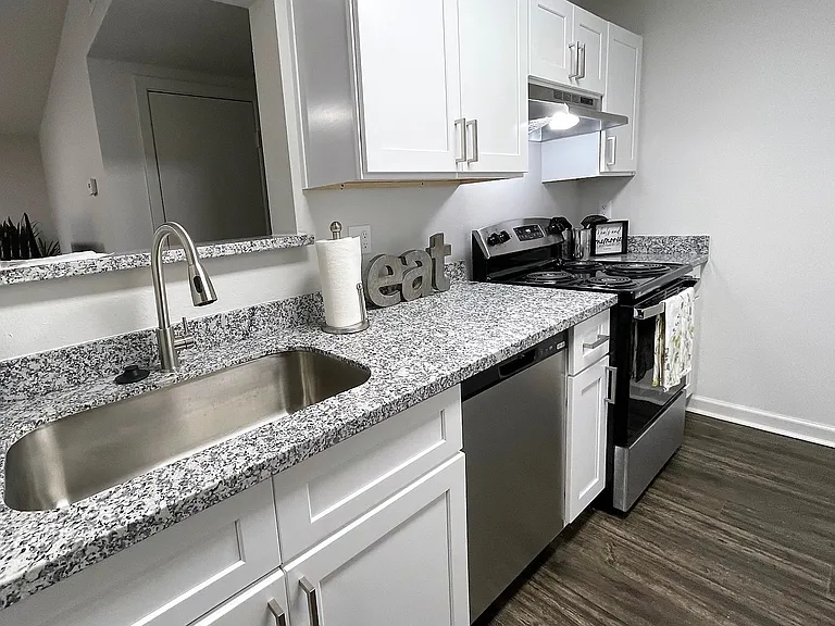 Bayou Oaks Apartments — Photo 16