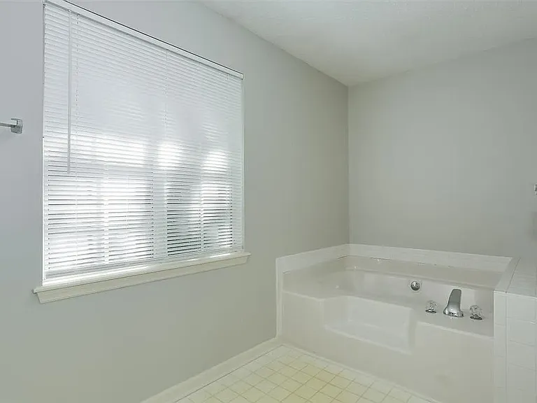 2907 Pointewest Dr — Photo 11