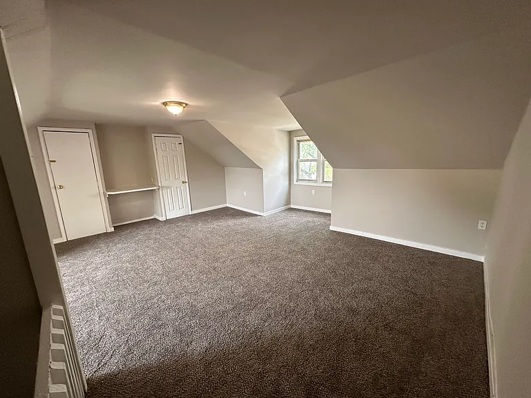 922 W Walnut St #2 — Photo 5