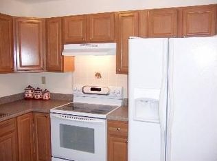 47 Hilltop Dr, Weatogue, CT 06089