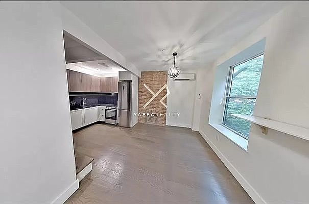 2nd image of 816 Saint Johns Pl #2B