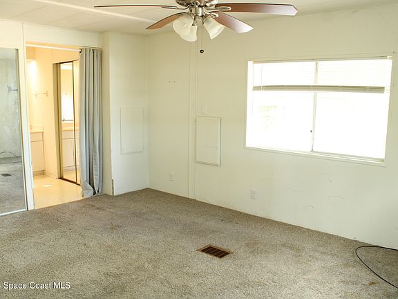 5th image of 737 Barefoot Blvd