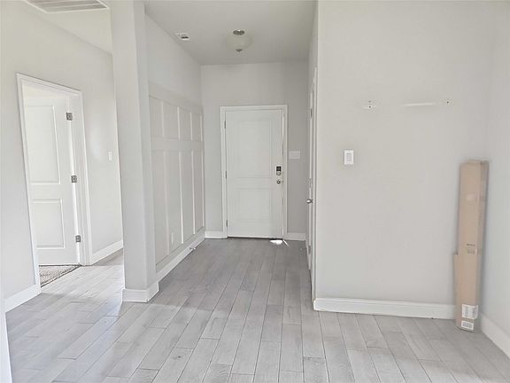3rd image of 302 Clayton St