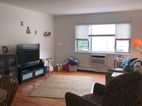 2nd image of 705 Hinman Ave APT 1B