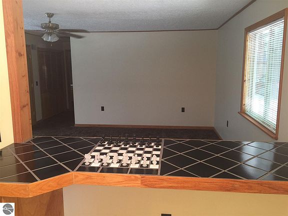 4th image of 1001 N Linda Ln