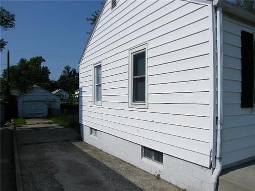 3rd image of 2921 Stewart Ave