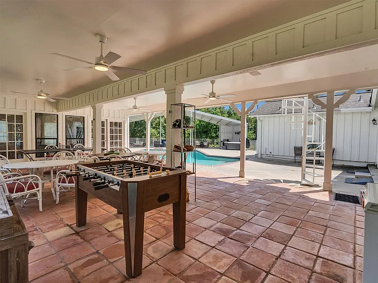 8402 Matthews Ln — Photo 24