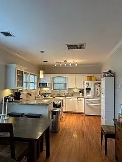 113 W 5th St — Photo 29