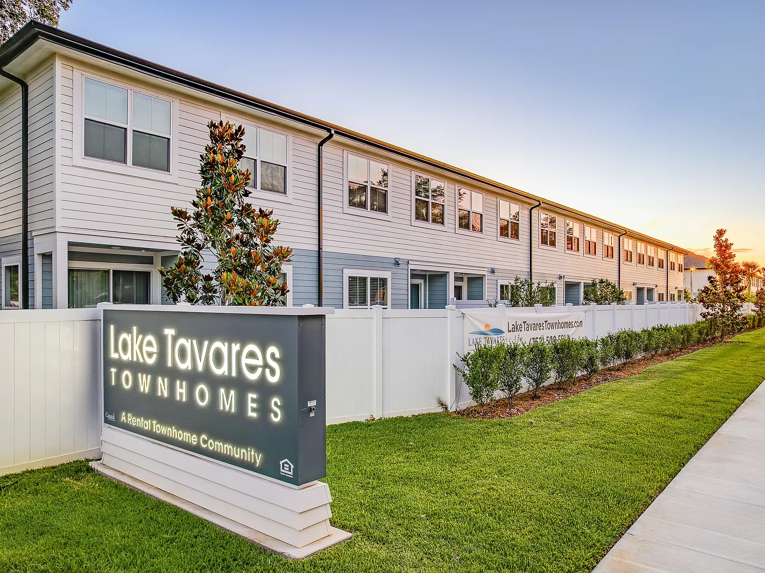 Lake Tavares Apartments — Photo 2