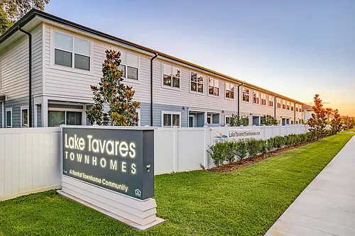 Lake Tavares Apartments Photo 1