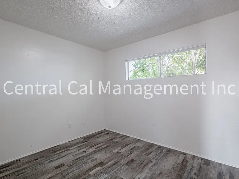 4008 Fishering Drive — Photo 6