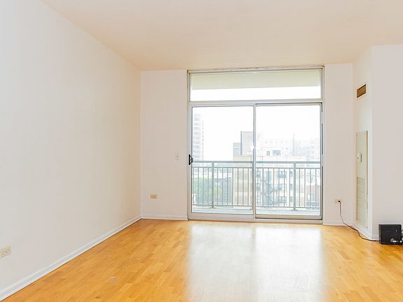 4th image of 1134 W Granville Ave #916