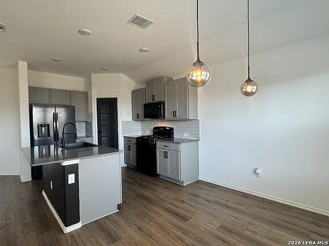 370 Carmello — Photo 9