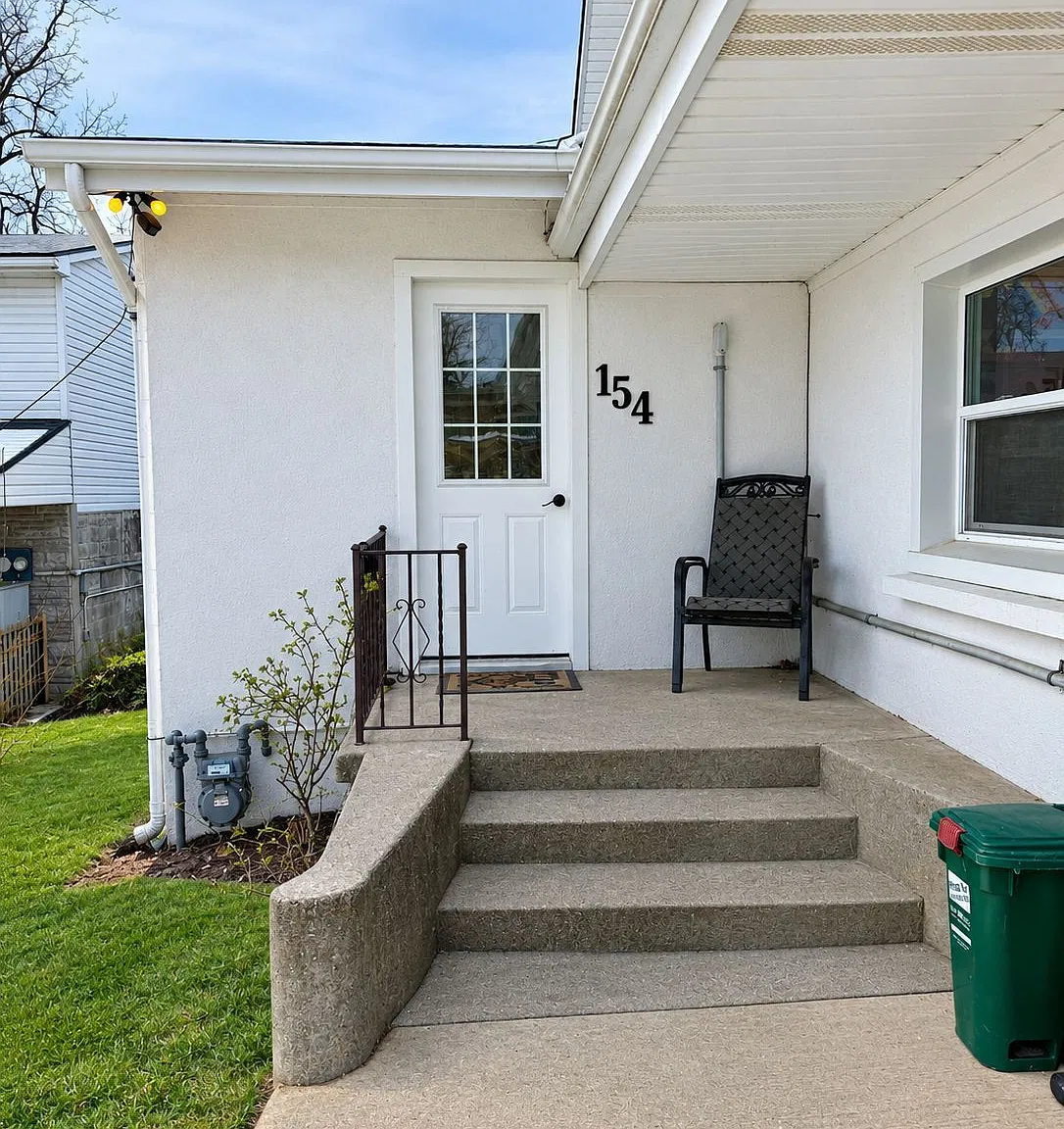 Studio, $1,050 — Photo 1