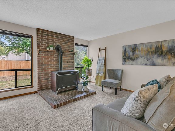 4th image of 15716 88th Avenue Ct E
