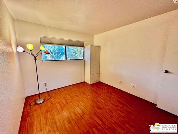 5th image of 2822 N Auburn Ct #204