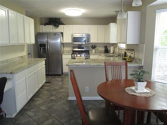 3rd image of 304 Baronswood Dr