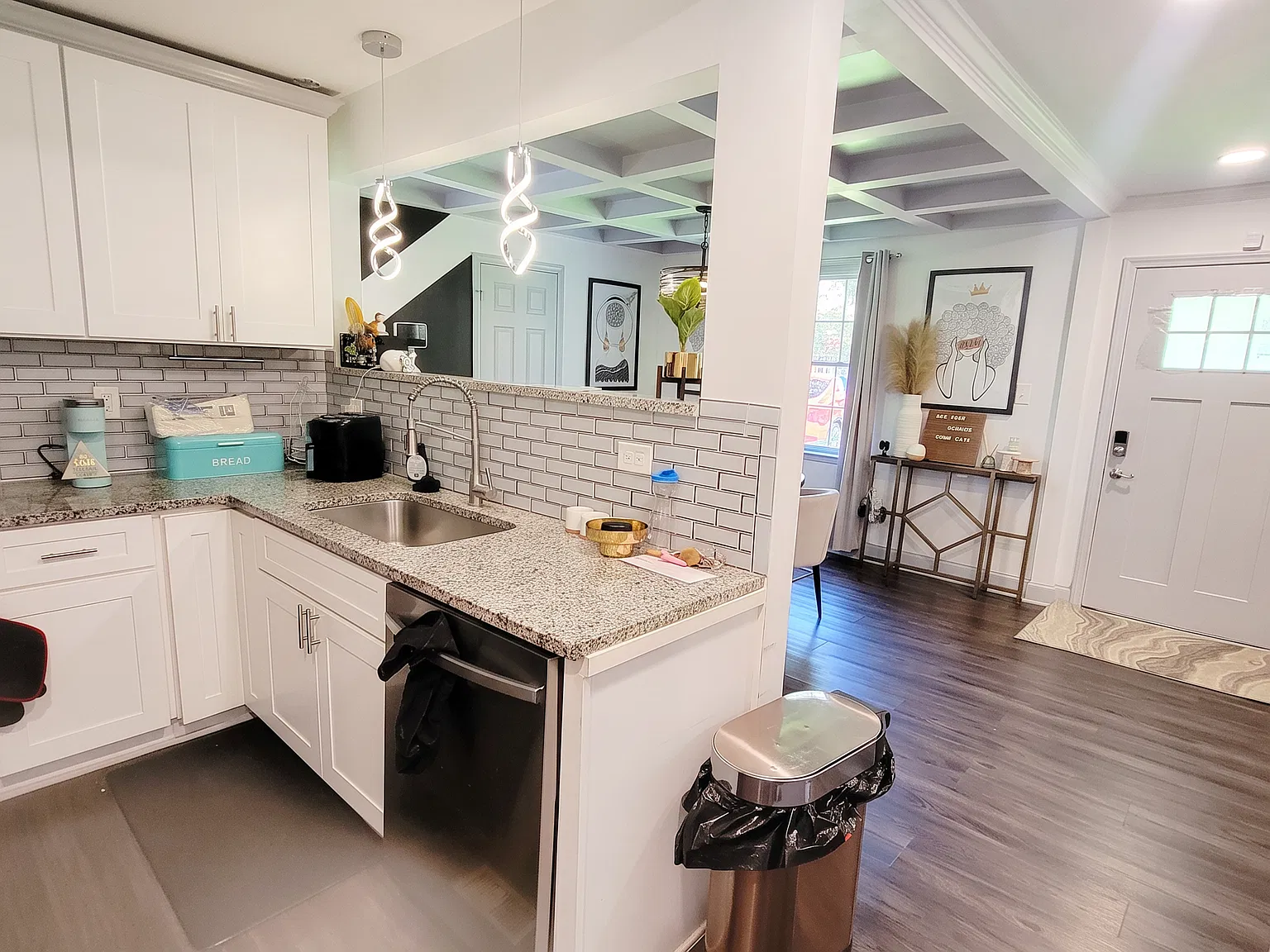 3 bed, 1600 sqft, $2,200 — Photo 2