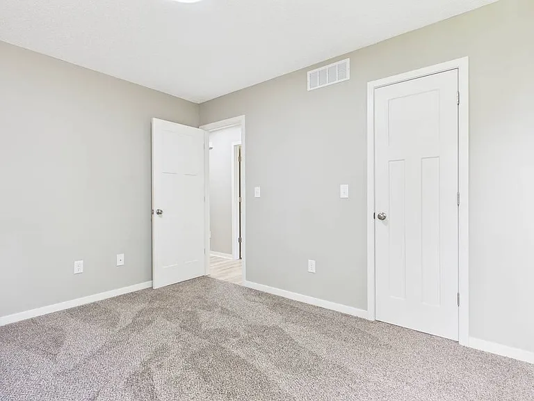 1206 Foxridge Dr — Photo 24