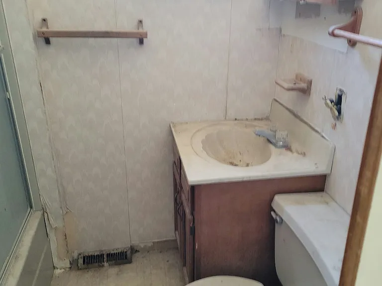 332 N French St — Photo 14