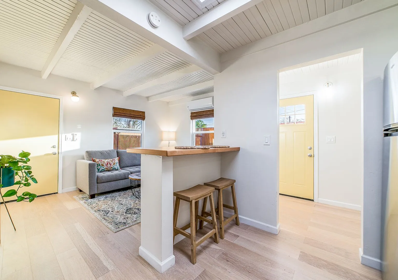 Charming 1-bedroom, 1-bathroom — Photo 1