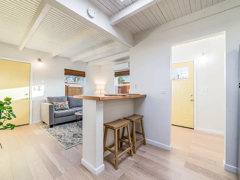1118 S 4th Ave — Photo 1