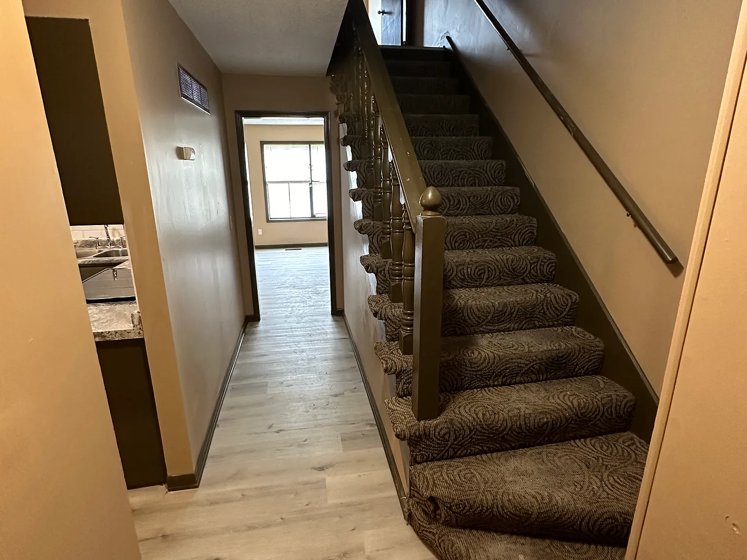 3 bed, 2.5 bath, 2000 sqft, $1,690 — Photo 3