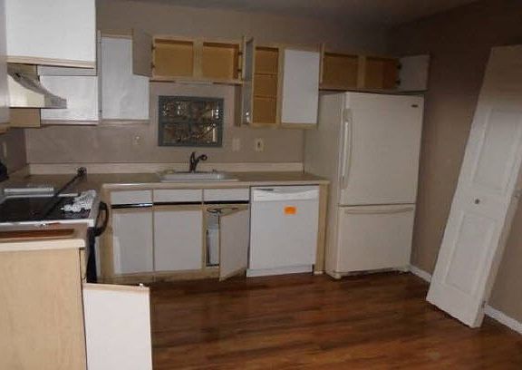 4th image of 25 Warsaw Ave APT 16